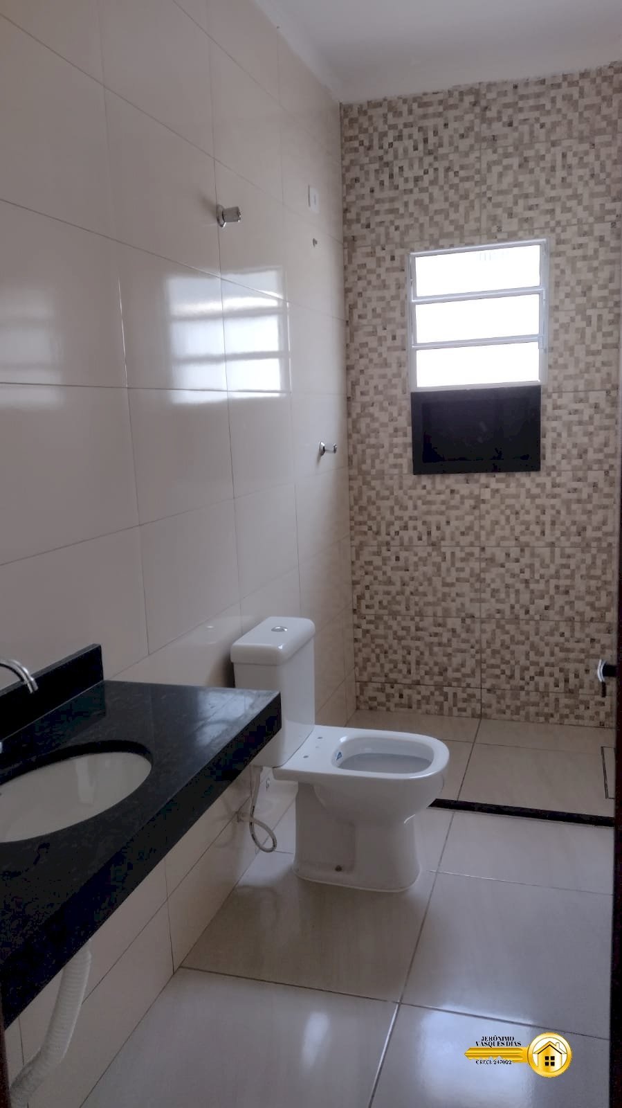 b8d1c0bf1ead5b9a7244dea39120a6dd.jpg
