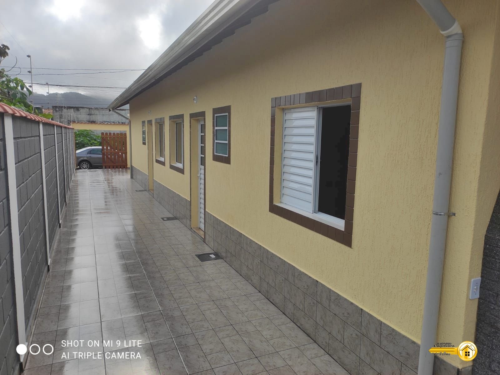 Duas casas prontas LADO SERRA