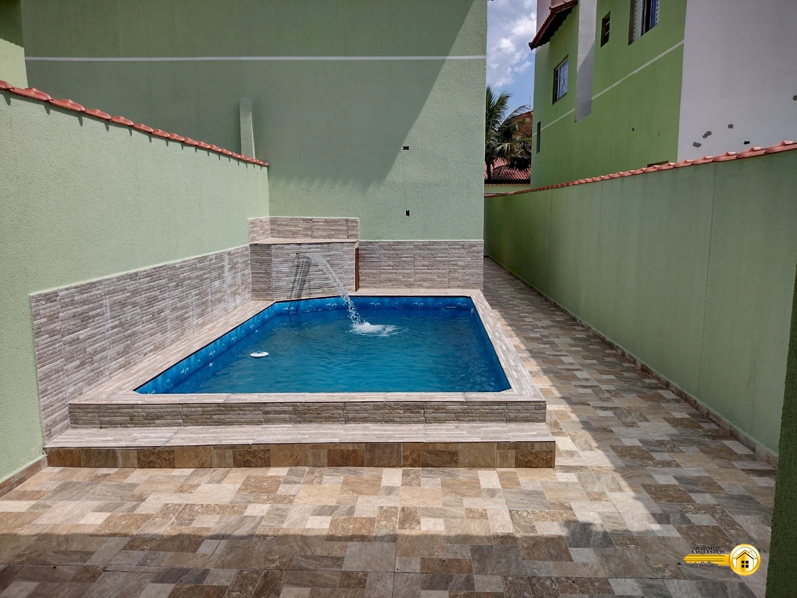 8ff29f666df7a5049024d8b6c42ba1ac.jpg